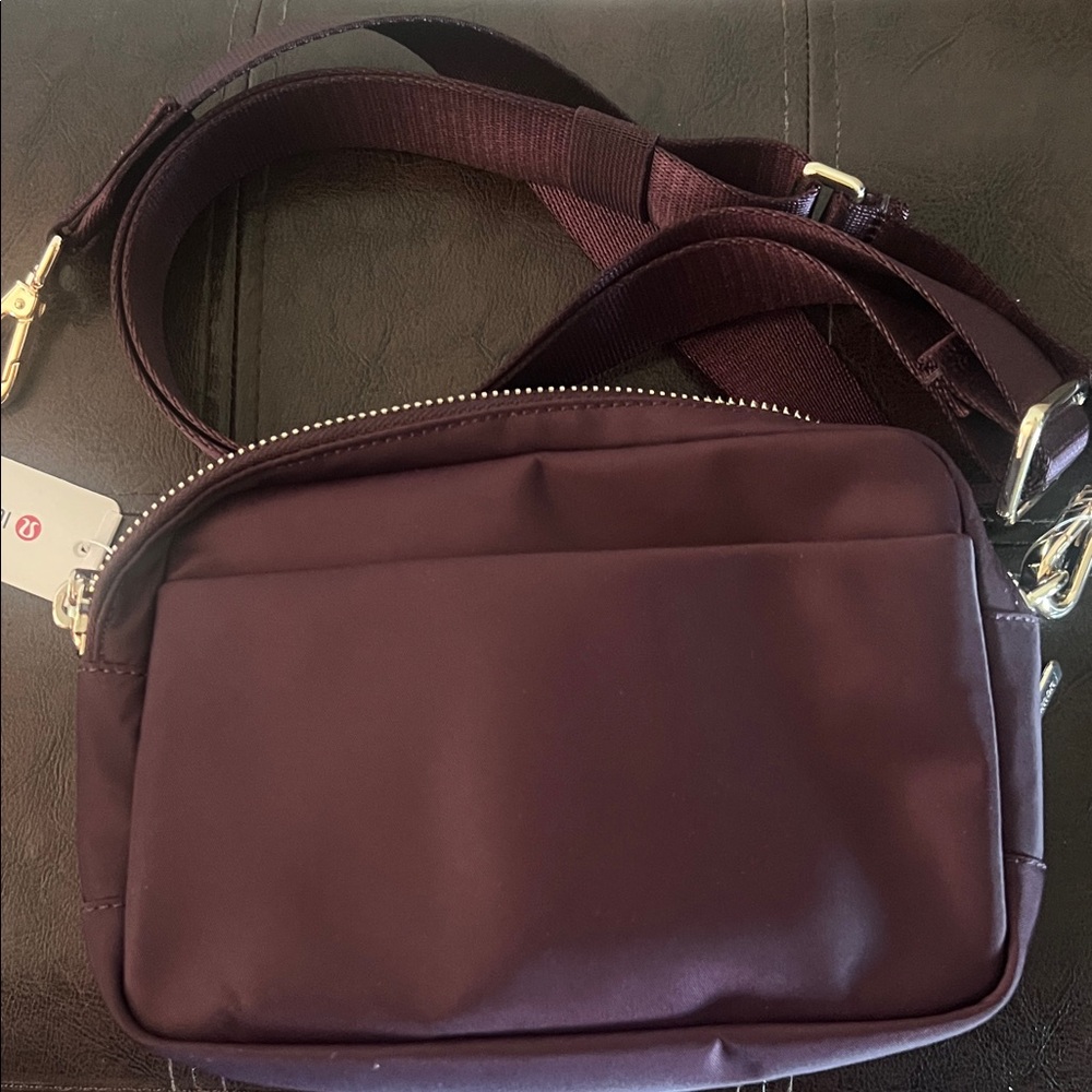 lululemon athletica womens crossbody every where Bag in blk plum 2L - Picture 5 of 8